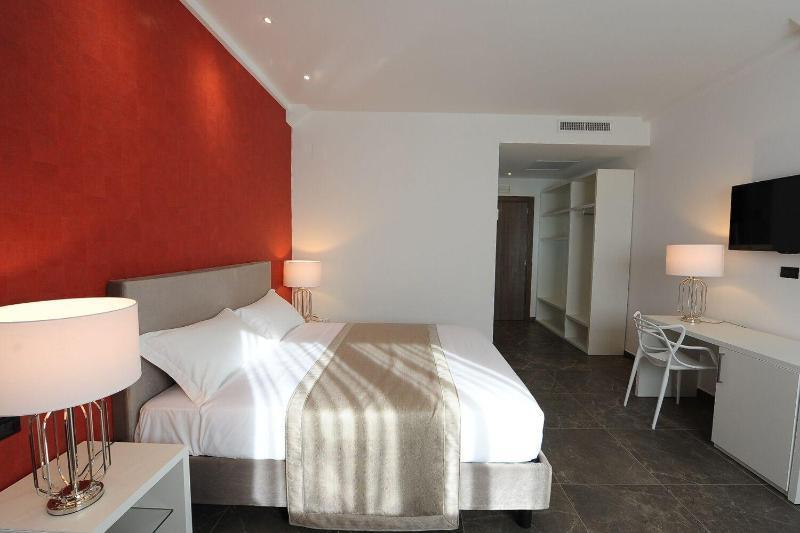 Hotel Up Wellness & Spa Foggia Bagian luar foto