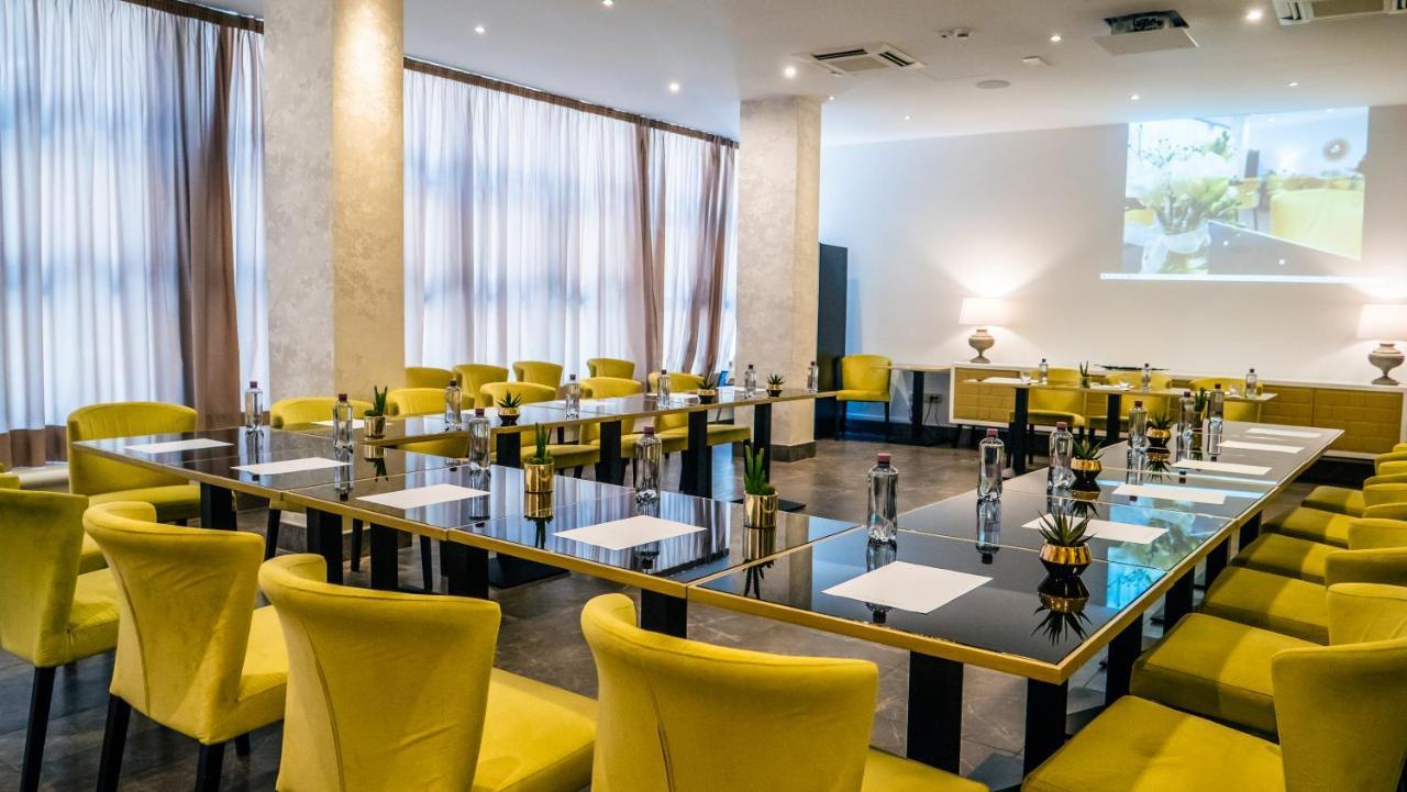 Hotel Up Wellness & Spa Foggia Bagian luar foto