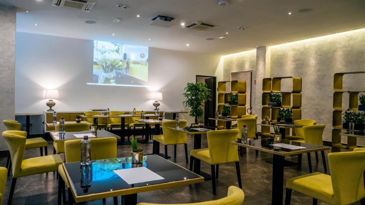 Hotel Up Wellness & Spa Foggia Bagian luar foto